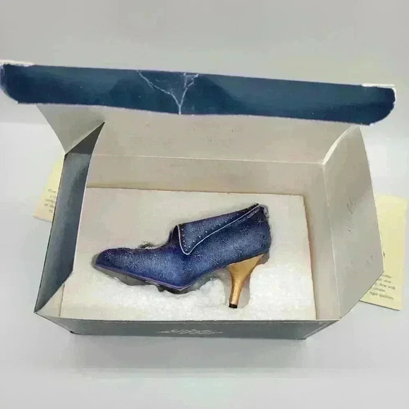 CIRCA 1993 Willow Hall Age Elegance Midnight Star Mini-Shoe High Heel Blue Boxed - Picture 5 of 10
